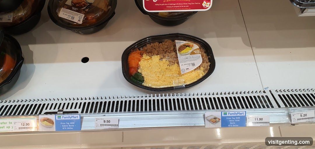 FamilyMart chilled food display