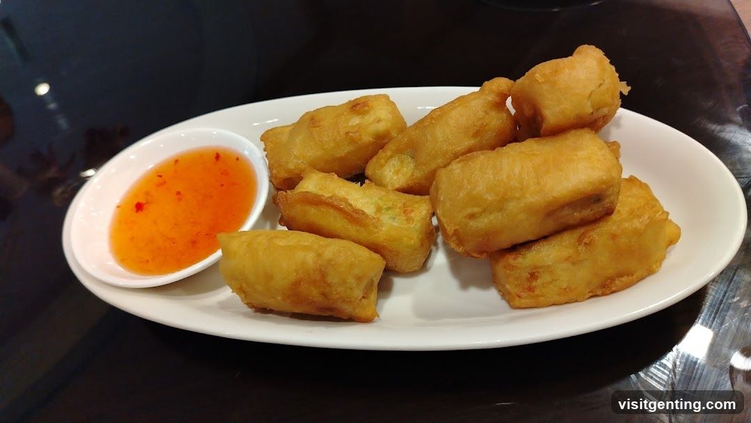 Fried Spring Rolls with Sauce