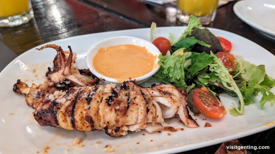 Grilled Squid with Salad and Sauce