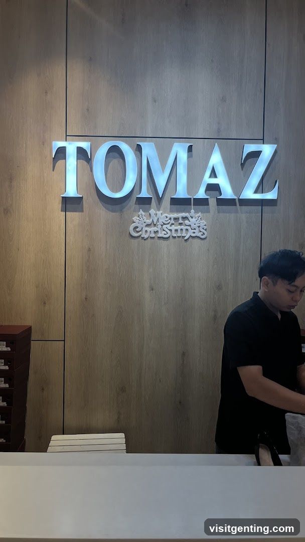 TOMAZ Interior