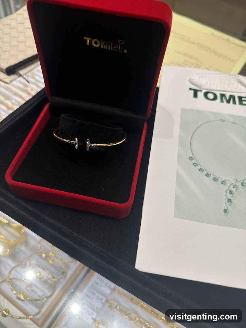 TOMEI Jewelry Display