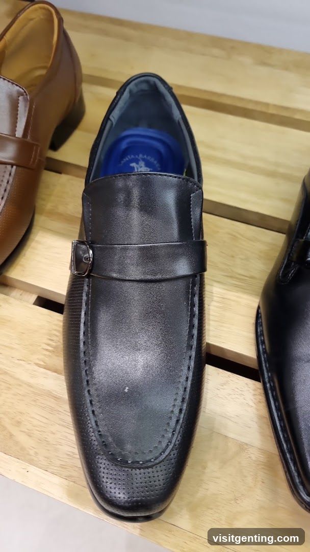Men's Shoes Display