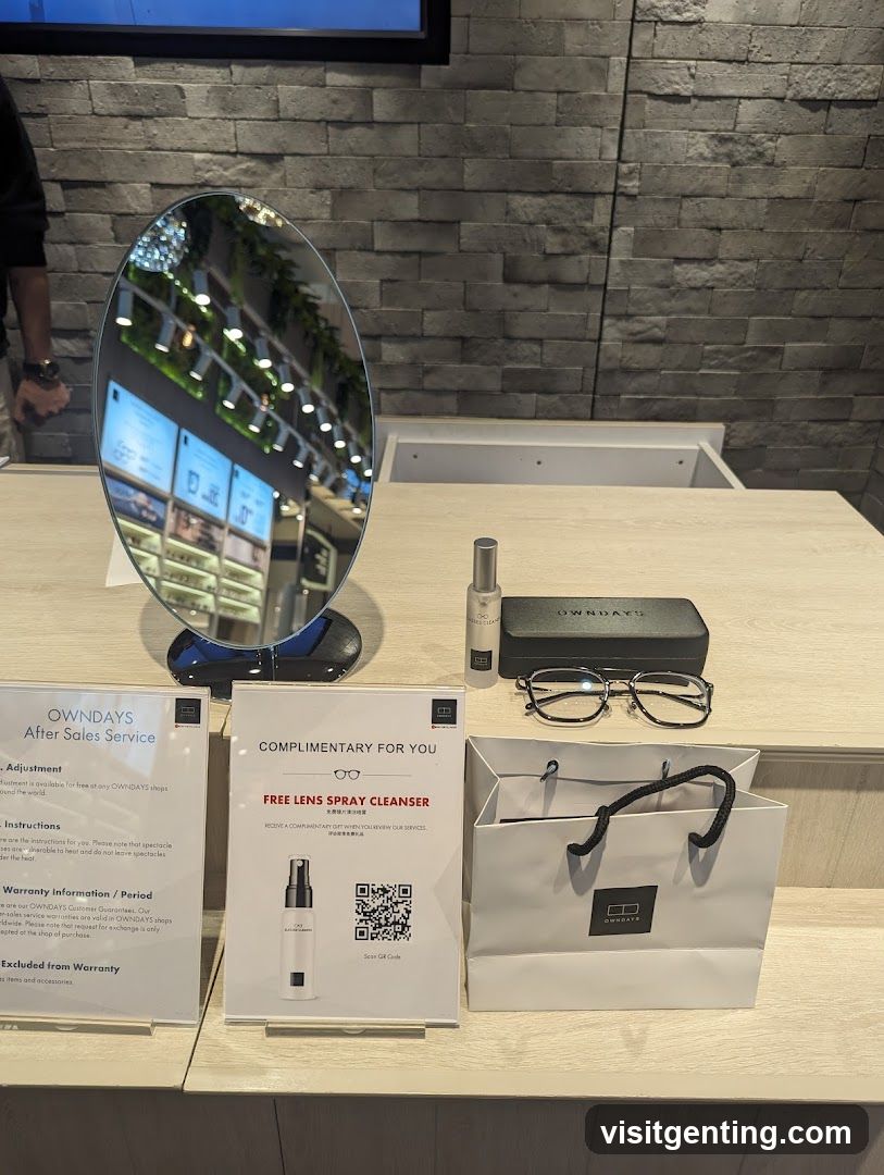 OWNDAYS After Sales Service Display