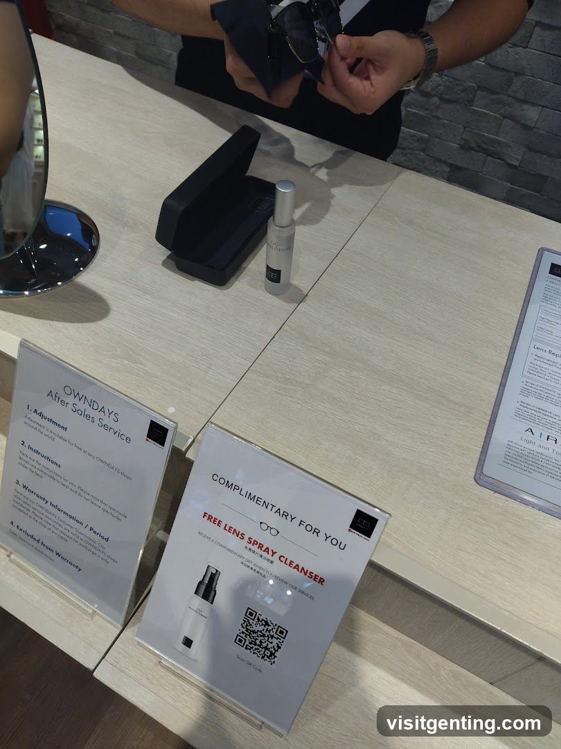 OWNDAYS After Sales Service Counter
