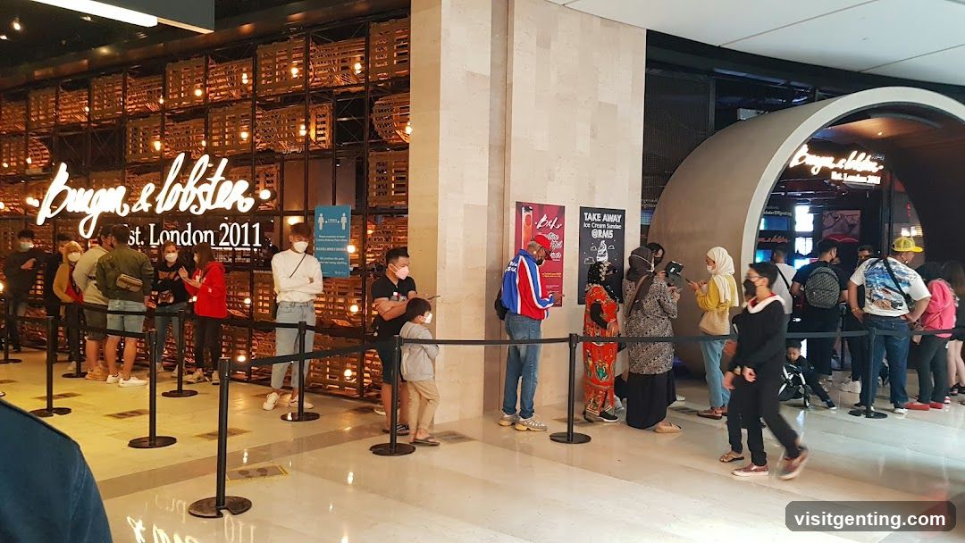 Burger & Lobster storefront interior queue