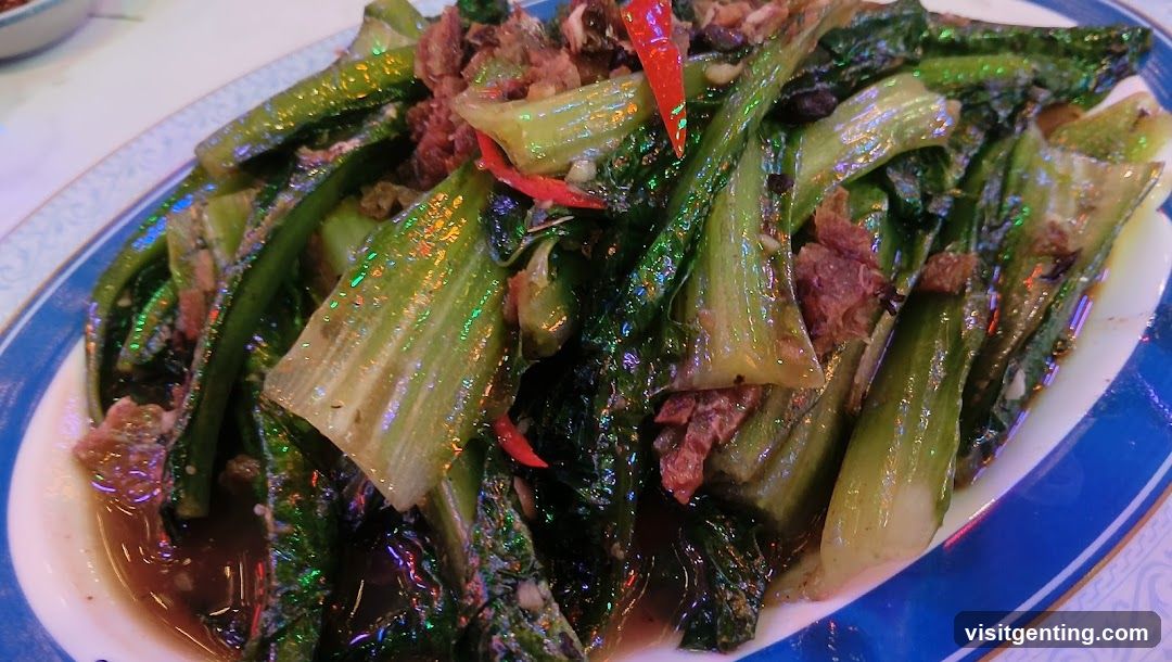 Stir-fried greens with meat