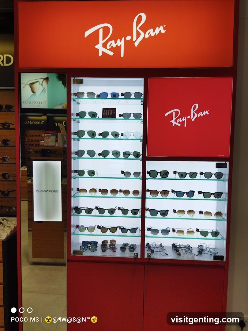 Ray-Ban Sunglasses Display
