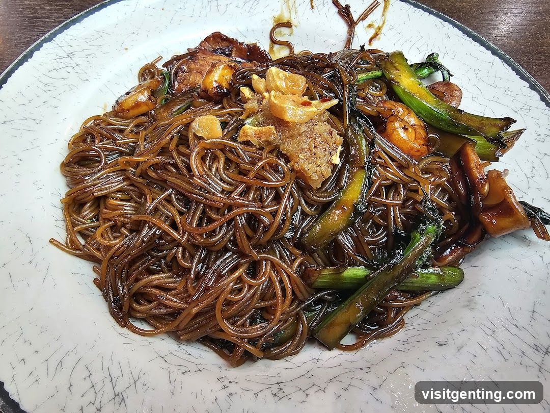 Cooked Noodles with Vegetables and Proteins