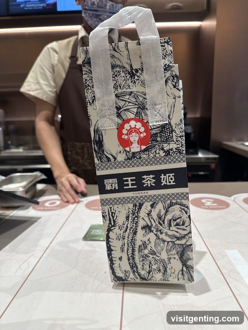 霸王茶姬 YUNNAN bag