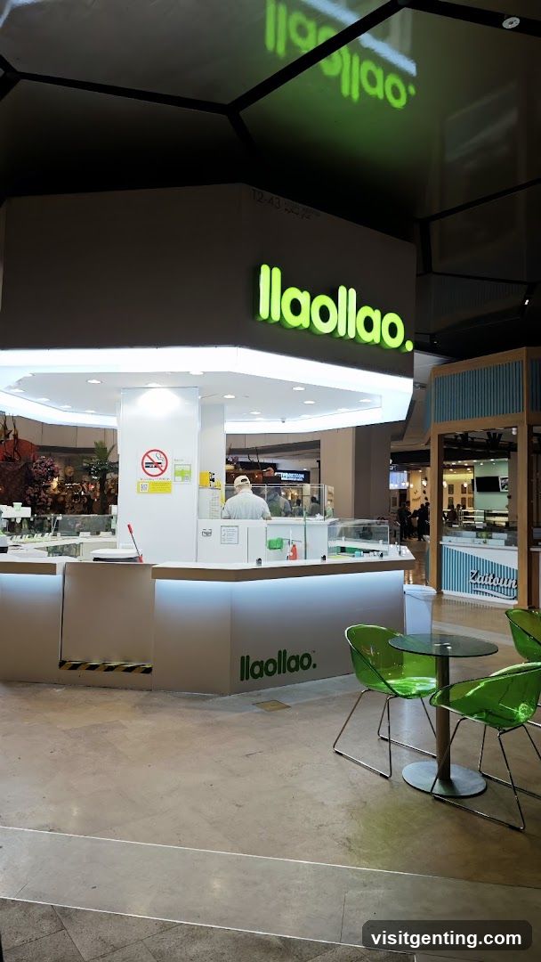 Llaollao storefront interior