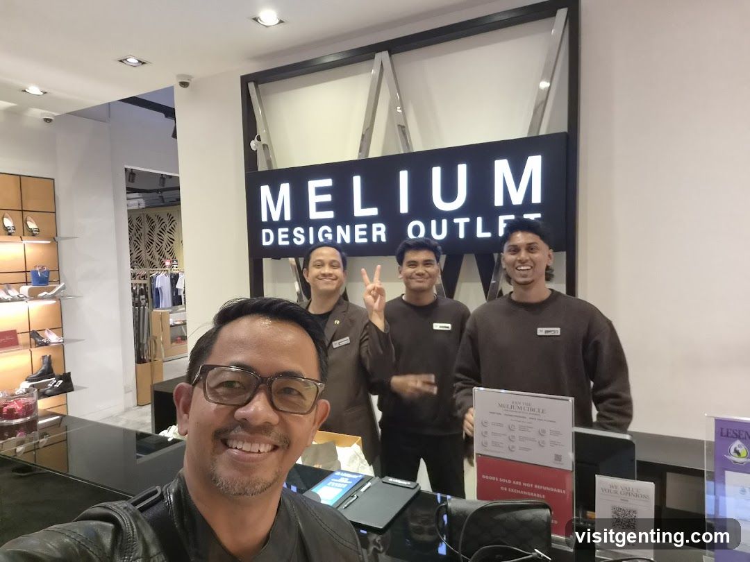 MEDIUM DESIGNER OUTLET interior