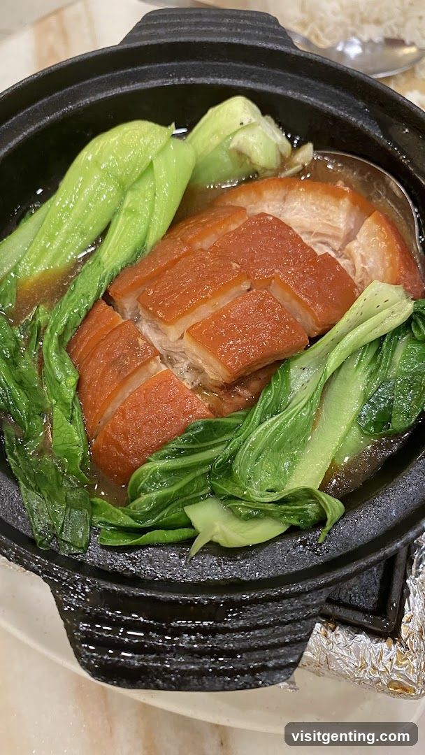 Stewed Pork with Bok Choy in Clay Pot