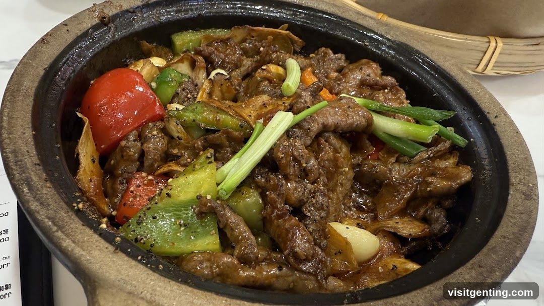 Stir-fried beef with vegetables in clay pot