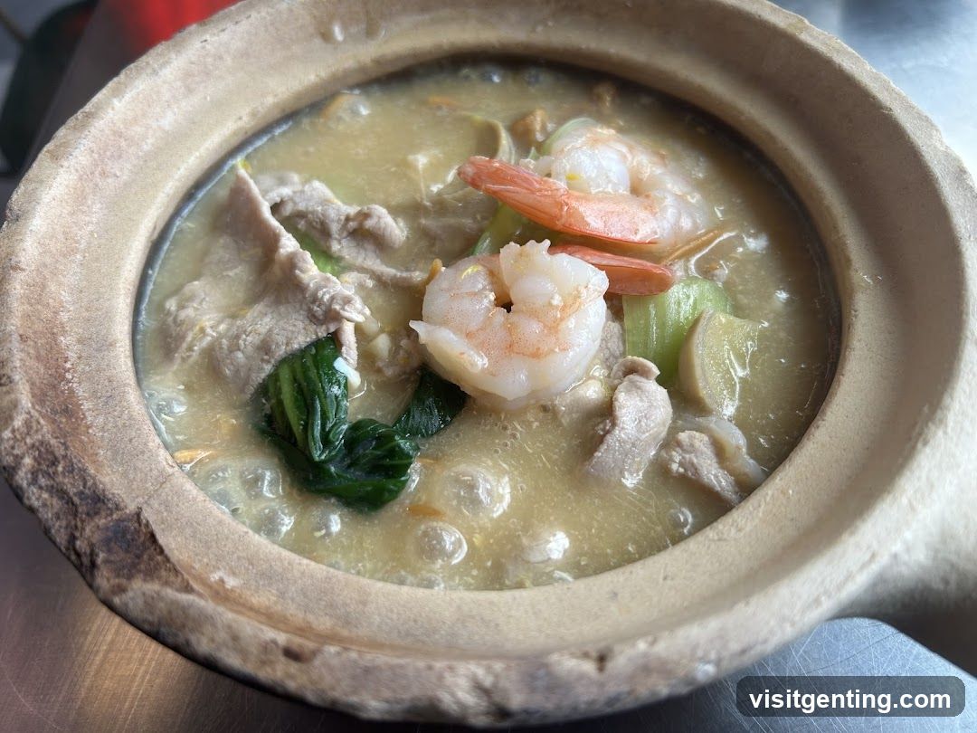 Stir-fried soup in clay pot