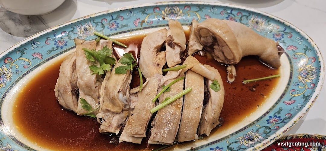 Dish of sliced poultry in sauce