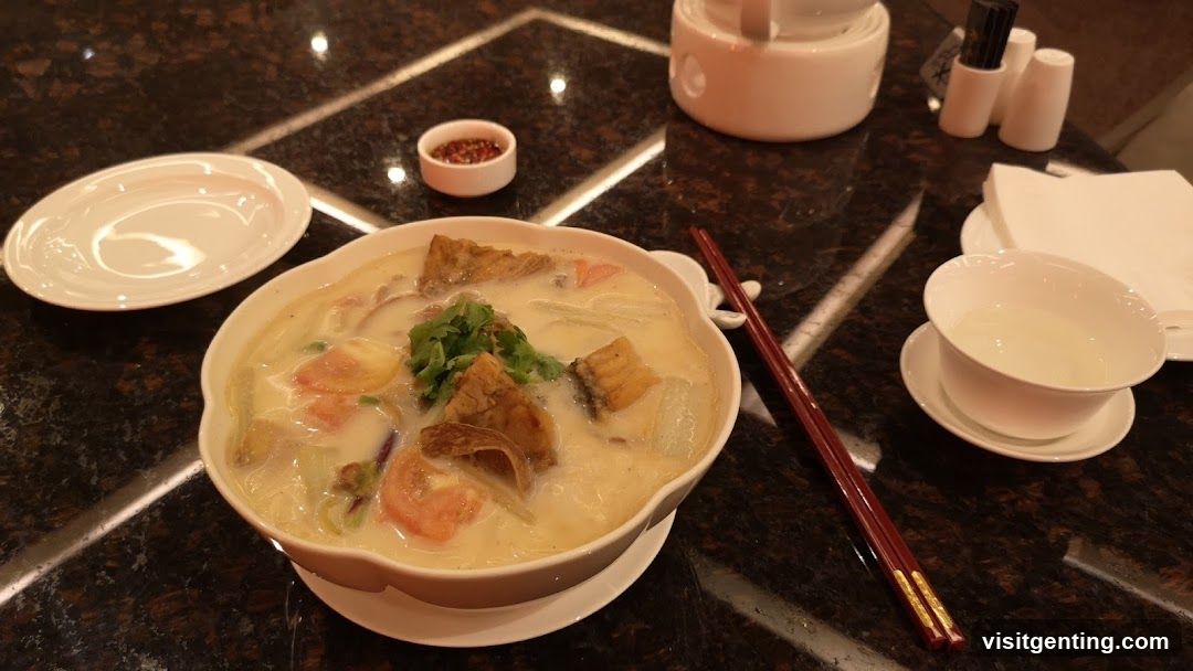 Creamy Fish Soup with Shrimp and Vegetables