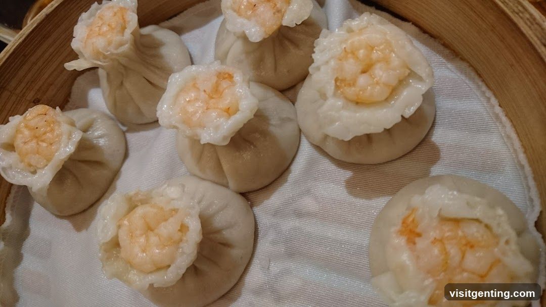 Shrimp Dumplings in Bamboo Steamer