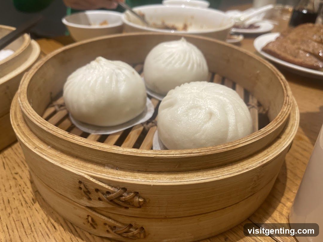 Dumplings in bamboo steamer