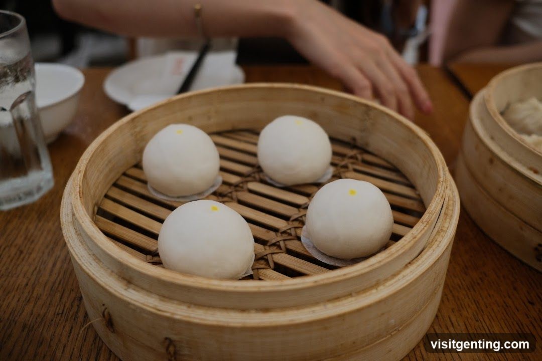 Dumplings in Bamboo Steamer
