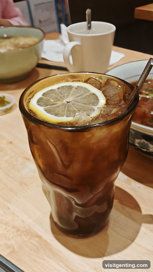Tableside Beverage with Lemon Slice