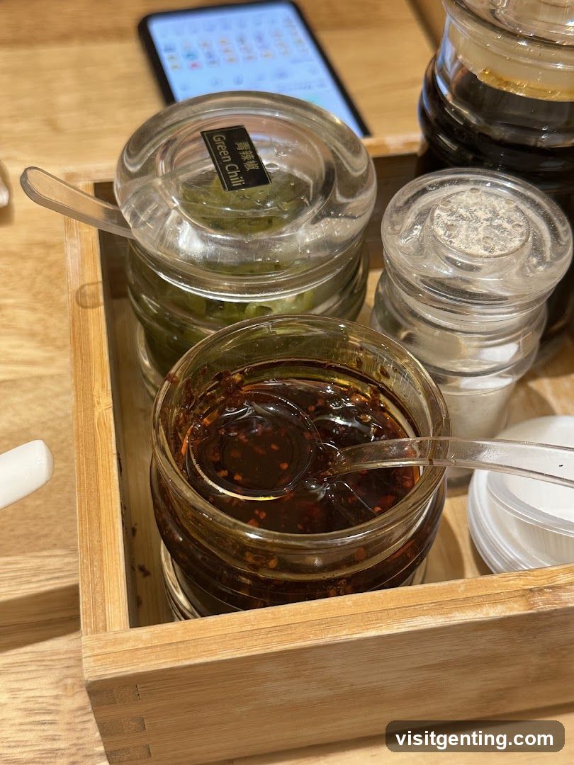 Table condiments tray